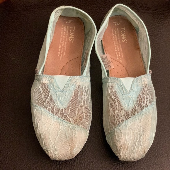 Lace Toms - Picture 1 of 5